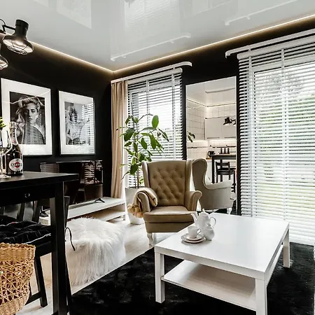 Apartment Black