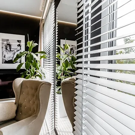 Apartment Black *